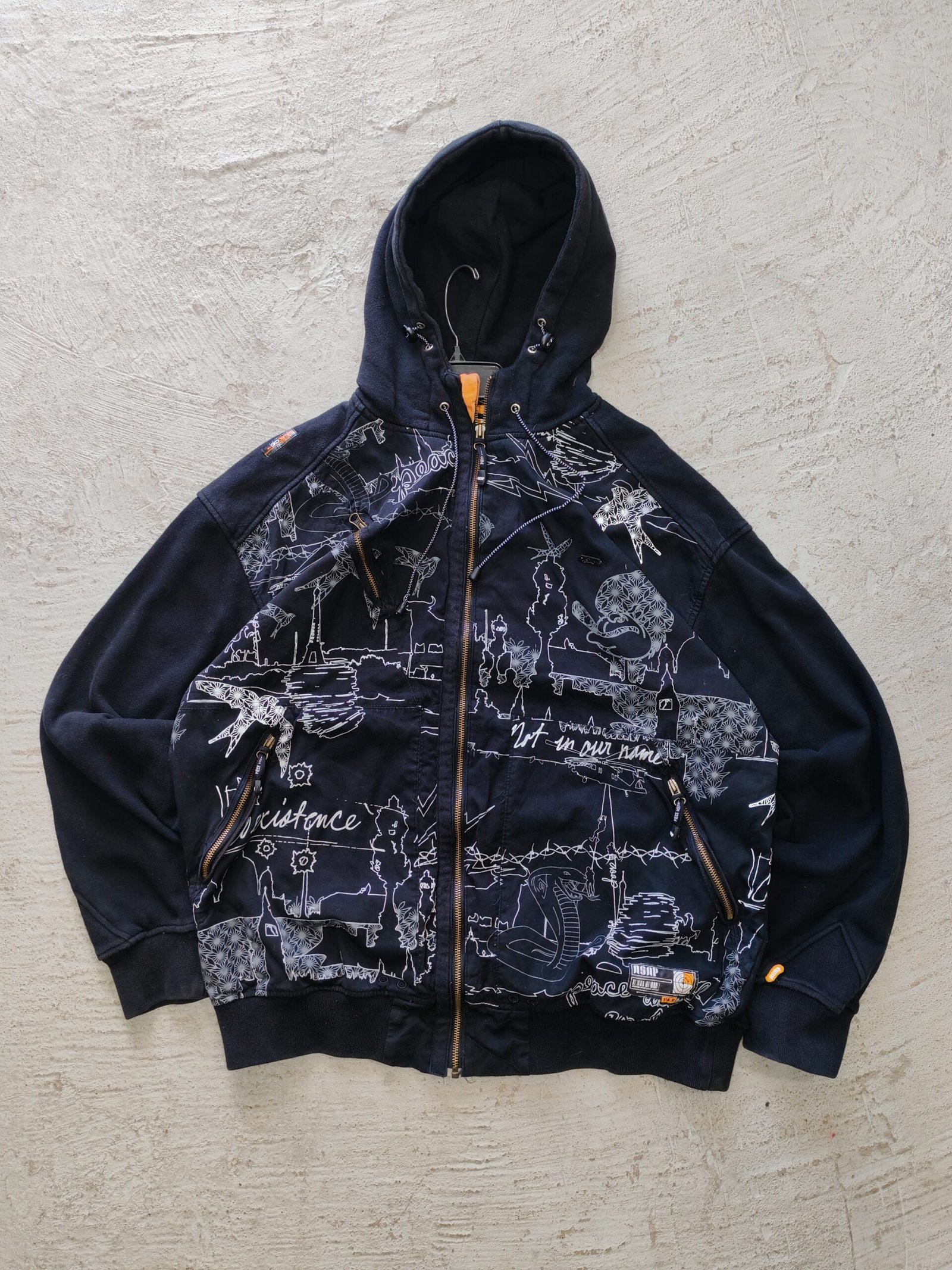 IMG_20260514_114340 Akademiks ASAP Graphic Zip-Up Talla L - Imagen 1